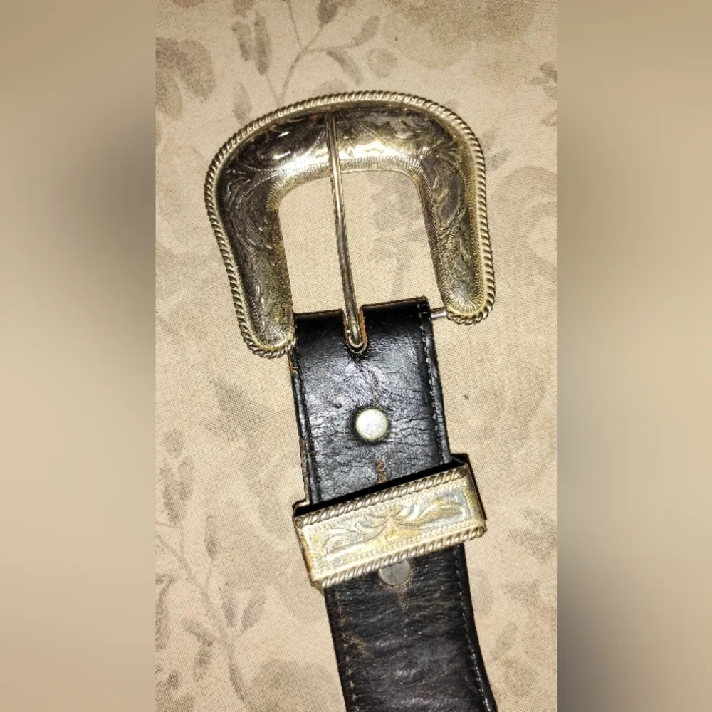 VINTAGE CIRCLE Y LEATHER BELT